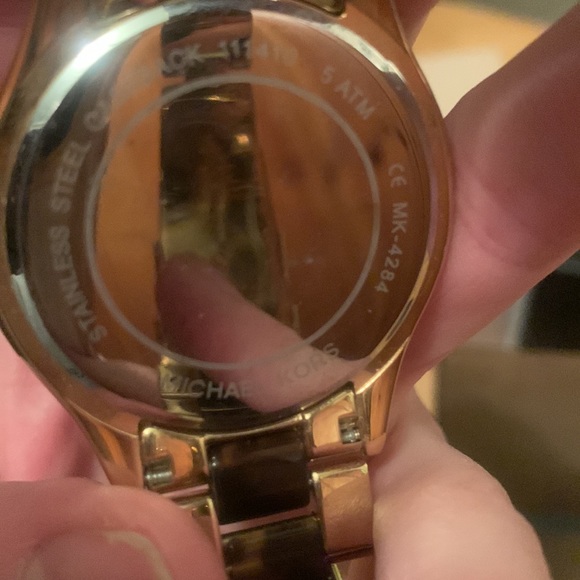 Michael Kors Gold watch with Tortoise face & detail - Picture 3 of 5